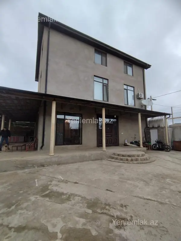 Satılır 6 otaqlı həyət evi 301 m²