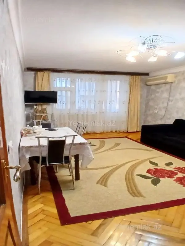 Satılır 2 otaqlı köhnə tikili 55 m²