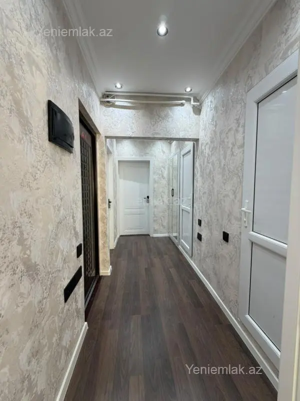 Satılır 2 otaqlı köhnə tikili 60 m²