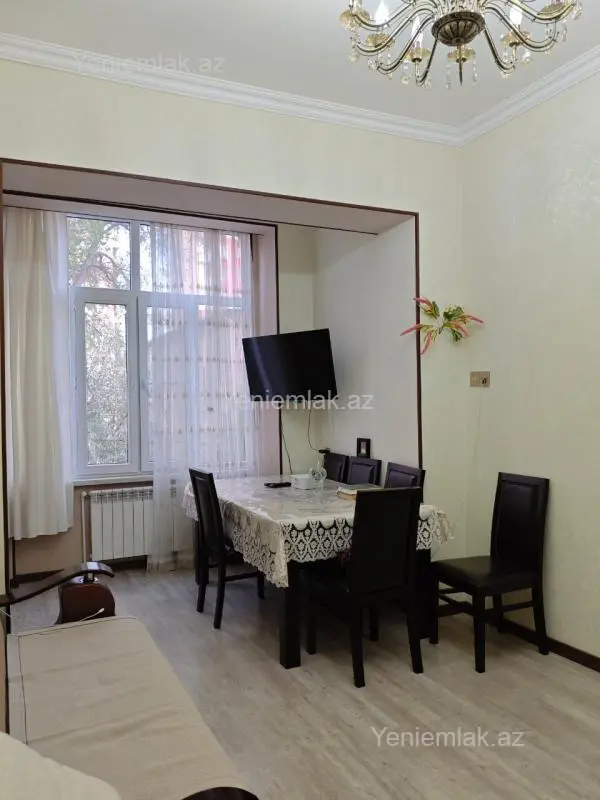Satılır 2 otaqlı köhnə tikili 56 m²