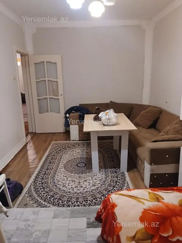 Satılır 2 otaqlı köhnə tikili 60 m²