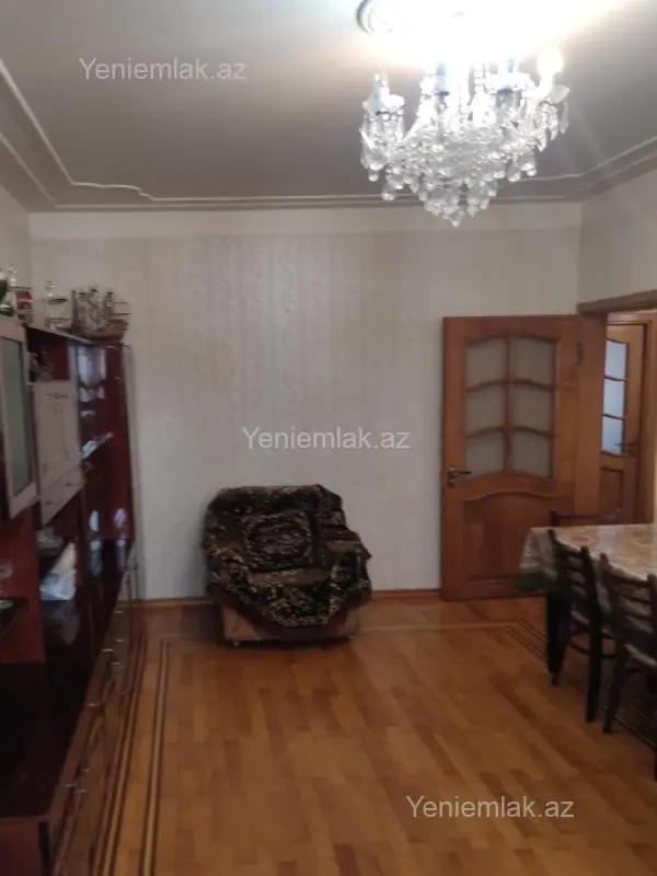 Satılır 3 otaqlı köhnə tikili 90 m²