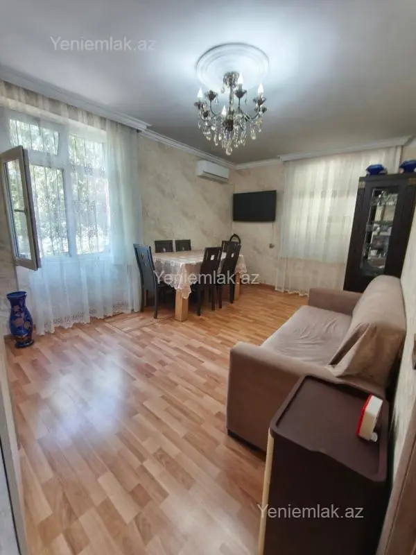 Satılır 1 otaqlı köhnə tikili 32 m²