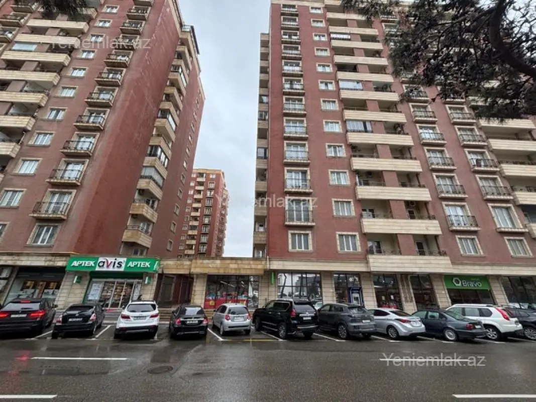 Satılır 3 otaqlı yeni tikili 130 m²