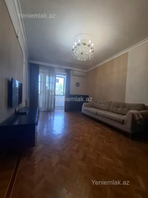 Satılır 2 otaqlı köhnə tikili 60 m²