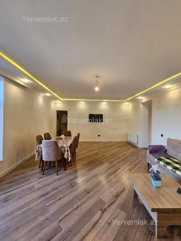 Satılır 6 otaqlı həyət evi 222 m²