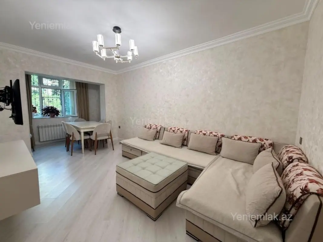 Satılır 4 otaqlı köhnə tikili 100 m²