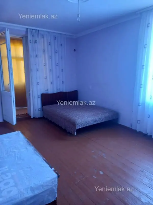 Satılır 1 otaqlı köhnə tikili 33 m²