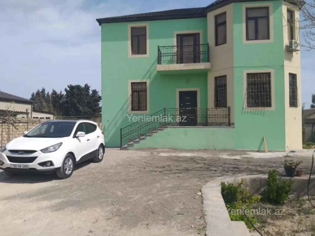 Satılır 5 otaqlı həyət evi 400 m²