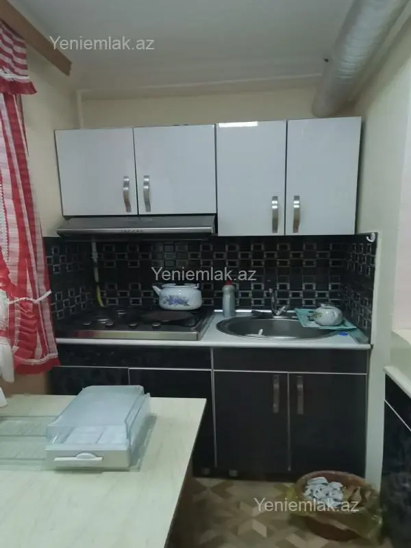 Satılır 4 otaqlı köhnə tikili 90 m²