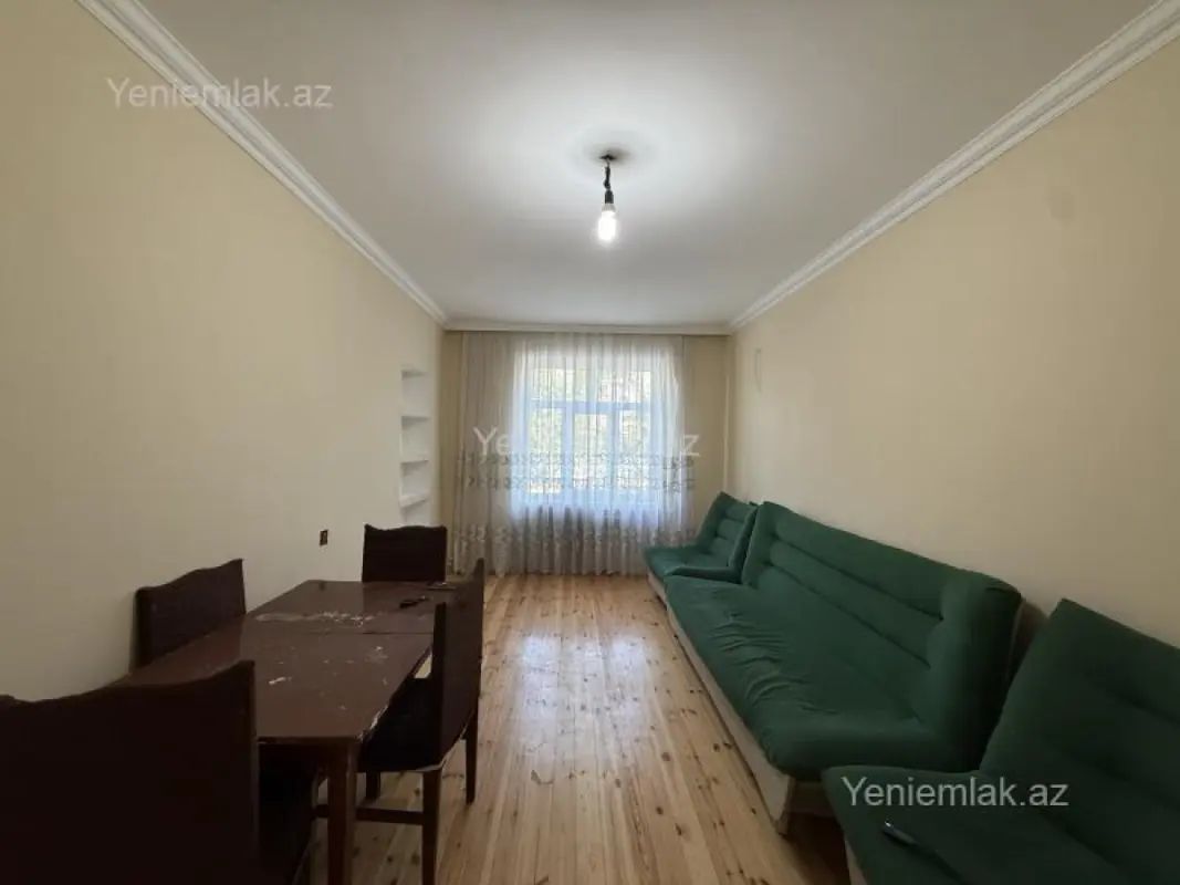 Satılır 2 otaqlı köhnə tikili 60 m²