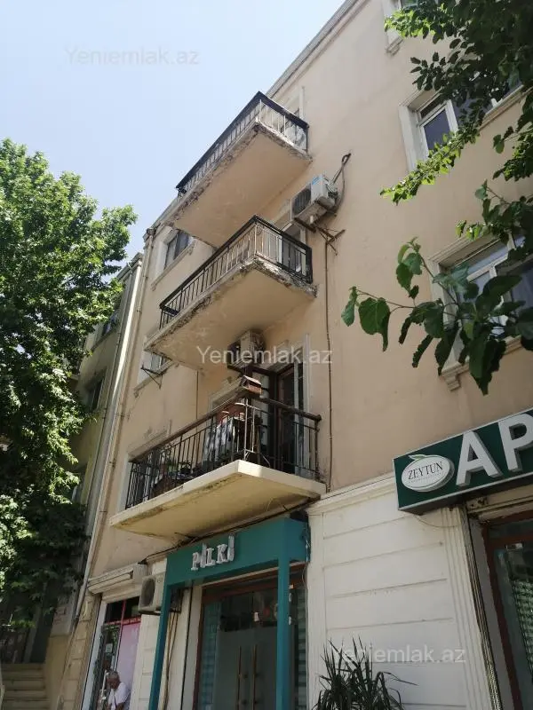 Satılır 3 otaqlı köhnə tikili 70 m²