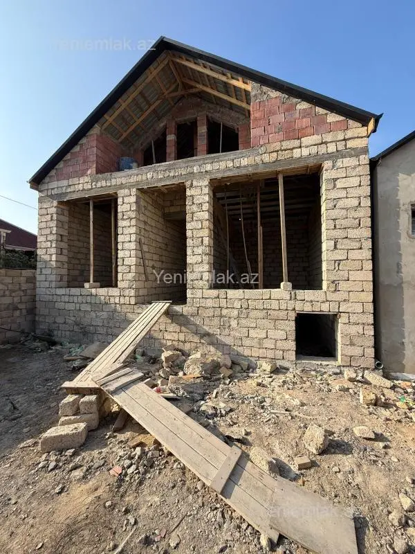 Satılır 4 otaqlı həyət evi 100 m²