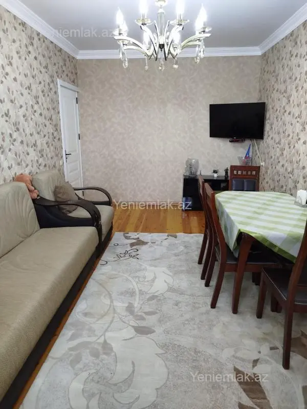 Satılır 4 otaqlı köhnə tikili 110 m²