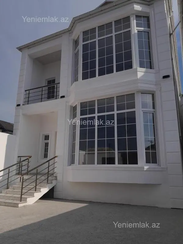 Satılır 5 otaqlı həyət evi 180 m²