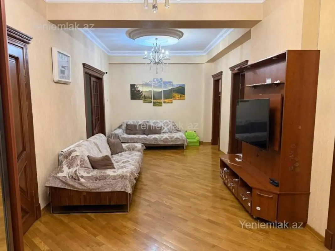 Satılır 3 otaqlı yeni tikili 135 m²