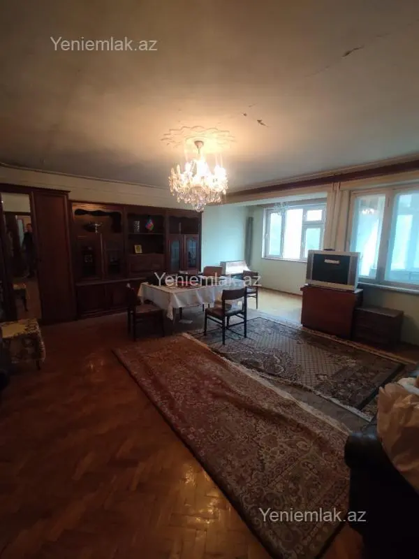 Satılır 3 otaqlı köhnə tikili 120 m²