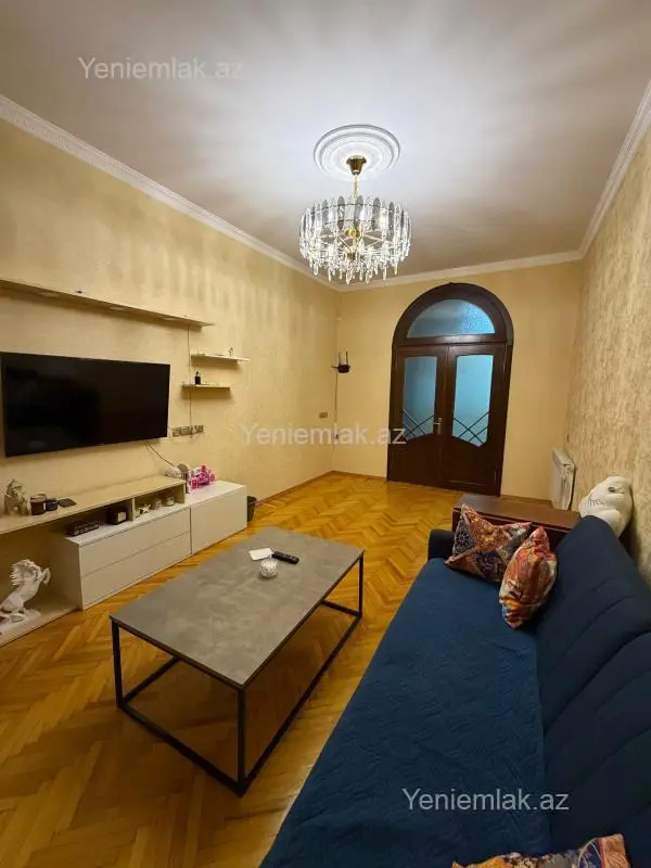 Satılır 2 otaqlı köhnə tikili 68 m²