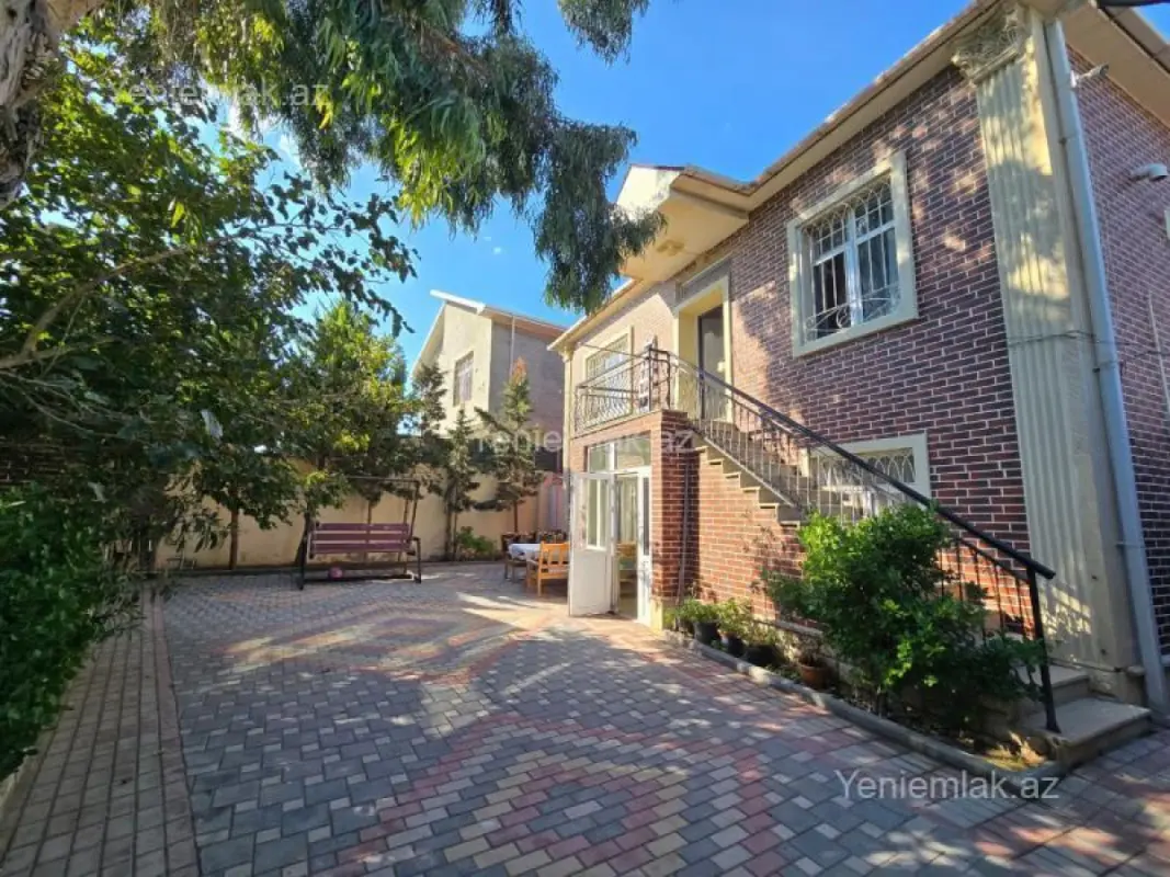 Satılır 7 otaqlı həyət evi 238 m²