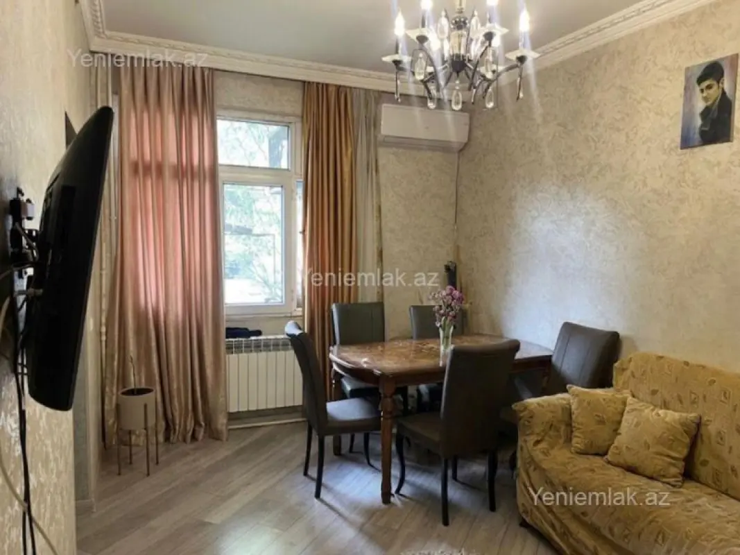 Satılır 2 otaqlı köhnə tikili 75 m²