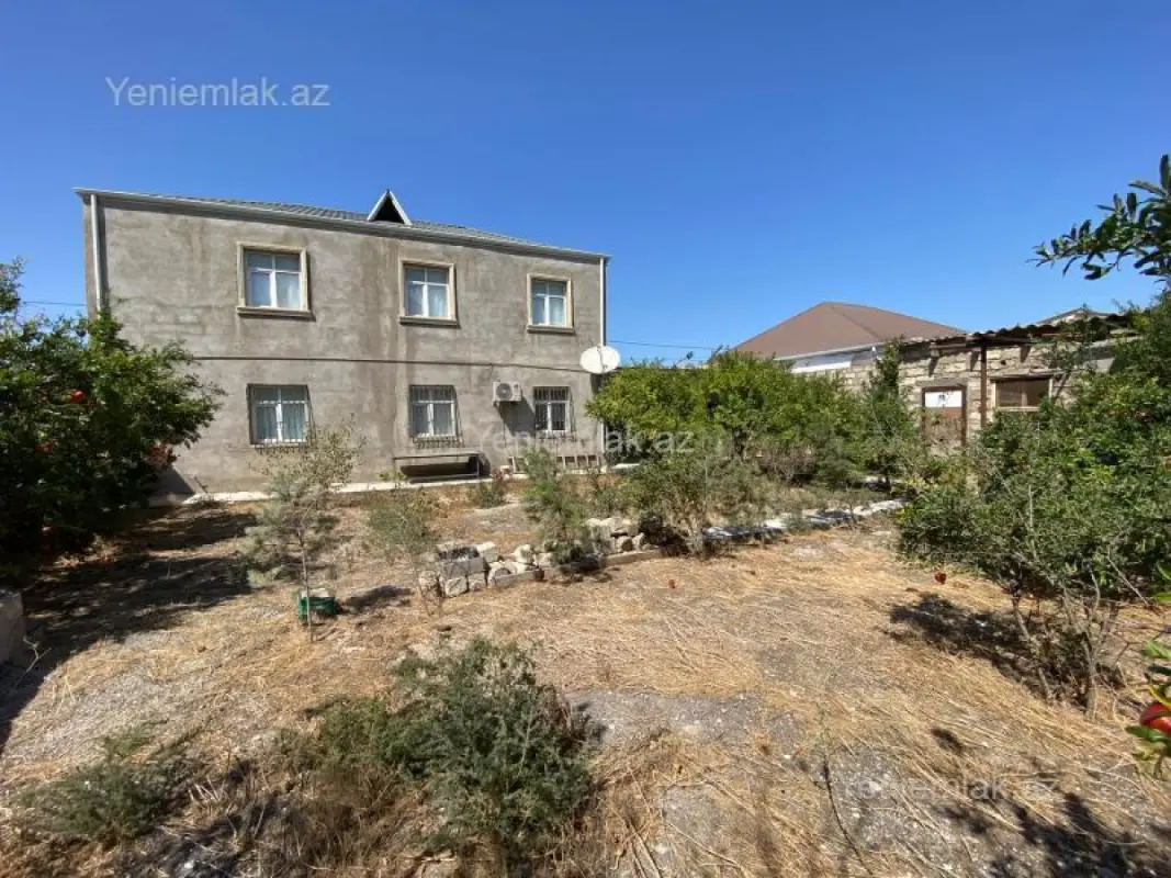 Satılır 7 otaqlı həyət evi 220 m²