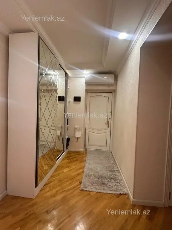 Satılır 2 otaqlı köhnə tikili 80 m²