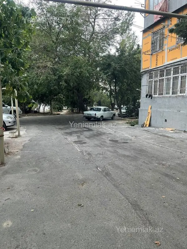 Satılır 3 otaqlı köhnə tikili 100 m²