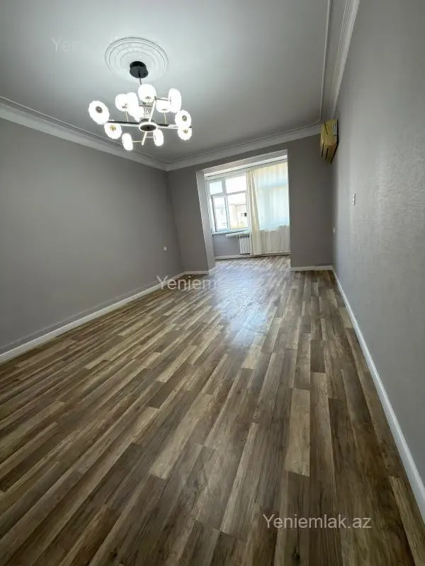 Satılır 3 otaqlı köhnə tikili 80 m²