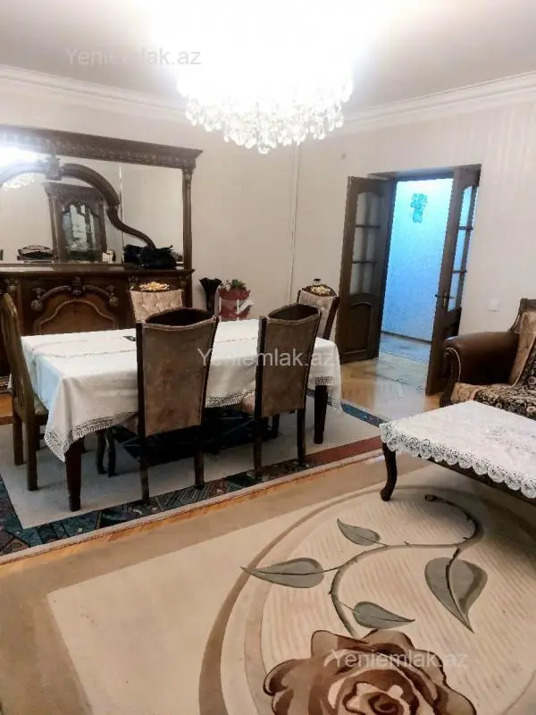 Satılır 4 otaqlı köhnə tikili 110 m²