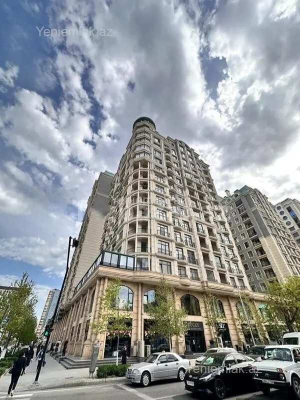 Satılır 3 otaqlı yeni tikili 115 m²
