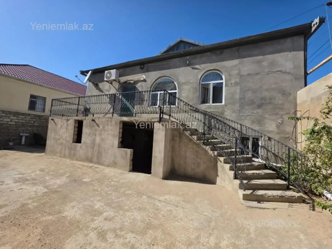 Satılır 4 otaqlı həyət evi 200 m²