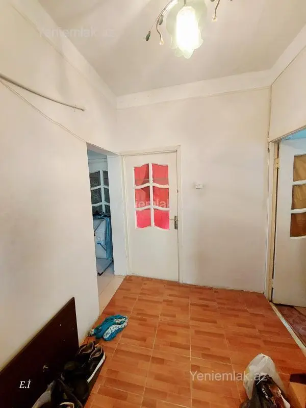 Satılır 2 otaqlı köhnə tikili 60 m²