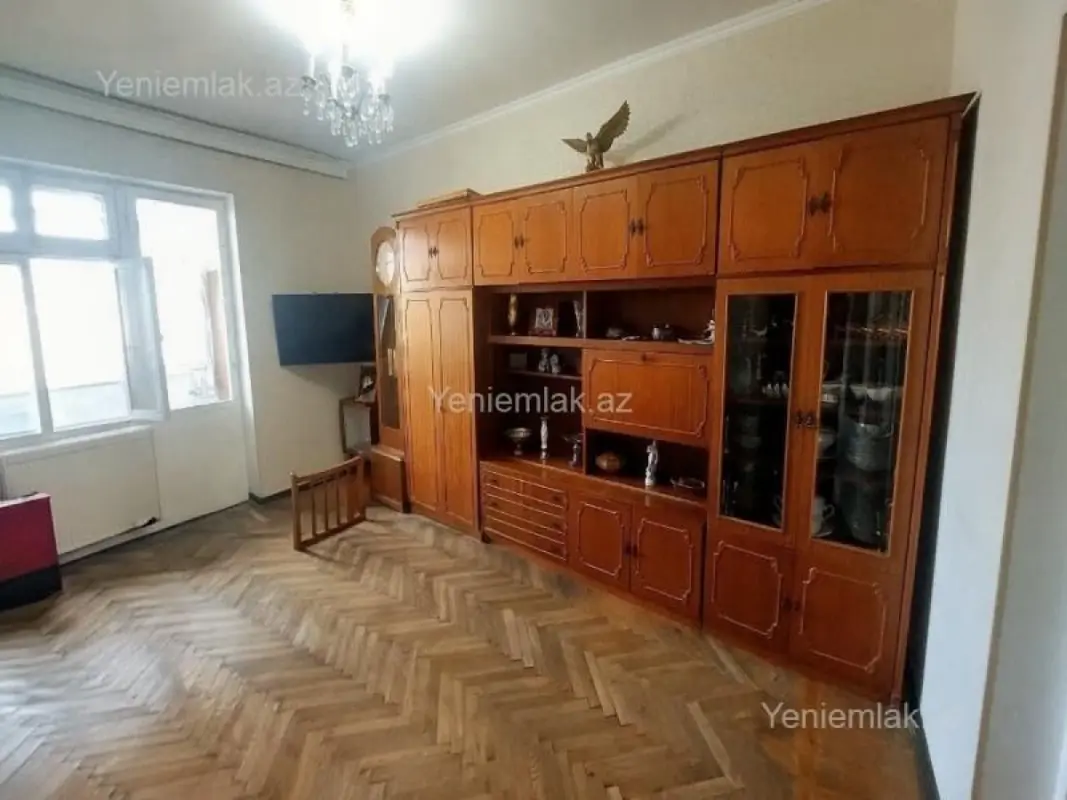 Satılır 2 otaqlı köhnə tikili 60 m²