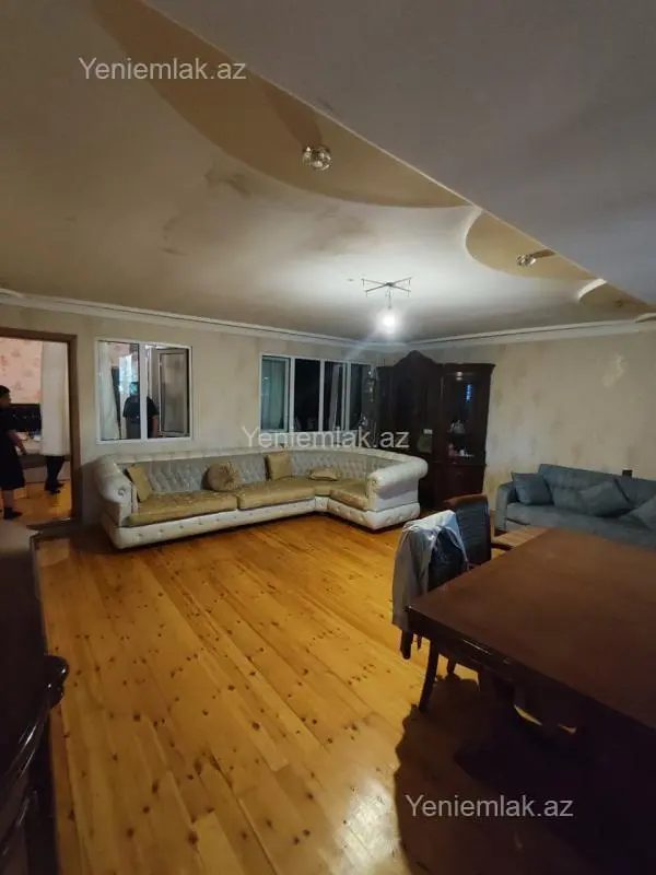 Satılır 4 otaqlı köhnə tikili 105 m²