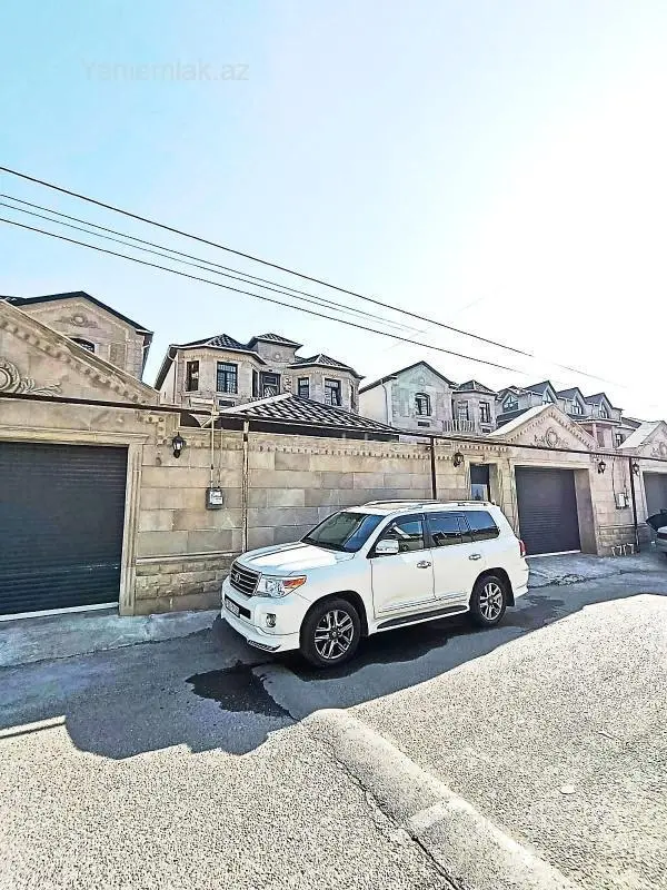 Satılır 7 otaqlı həyət evi 300 m²