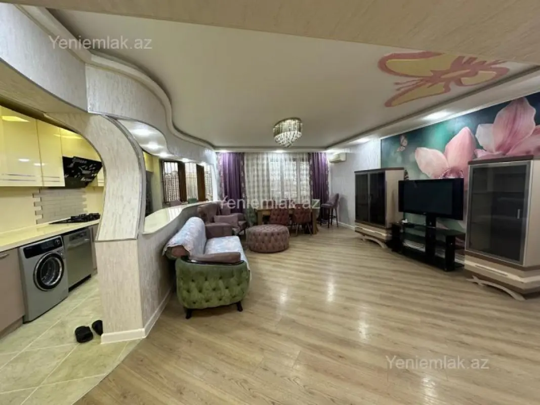 Satılır 3 otaqlı yeni tikili 130 m²