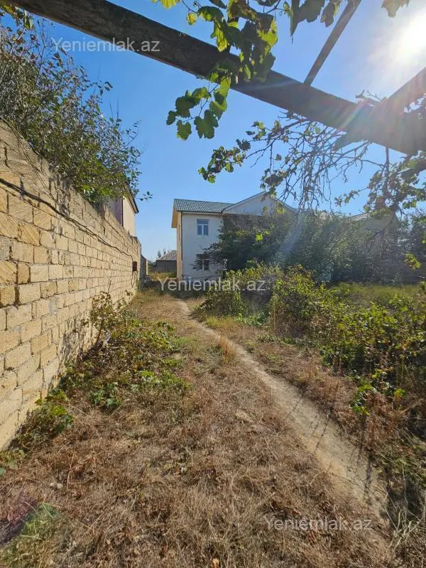 Satılır 5 otaqlı həyət evi 200 m²