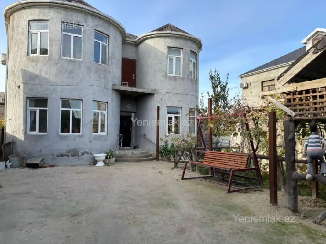 Satılır 4 otaqlı həyət evi 240 m²