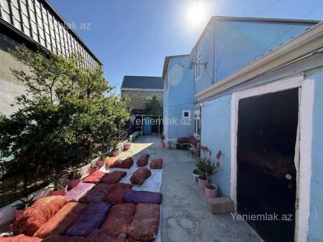 Satılır 8 otaqlı həyət evi 120 m²