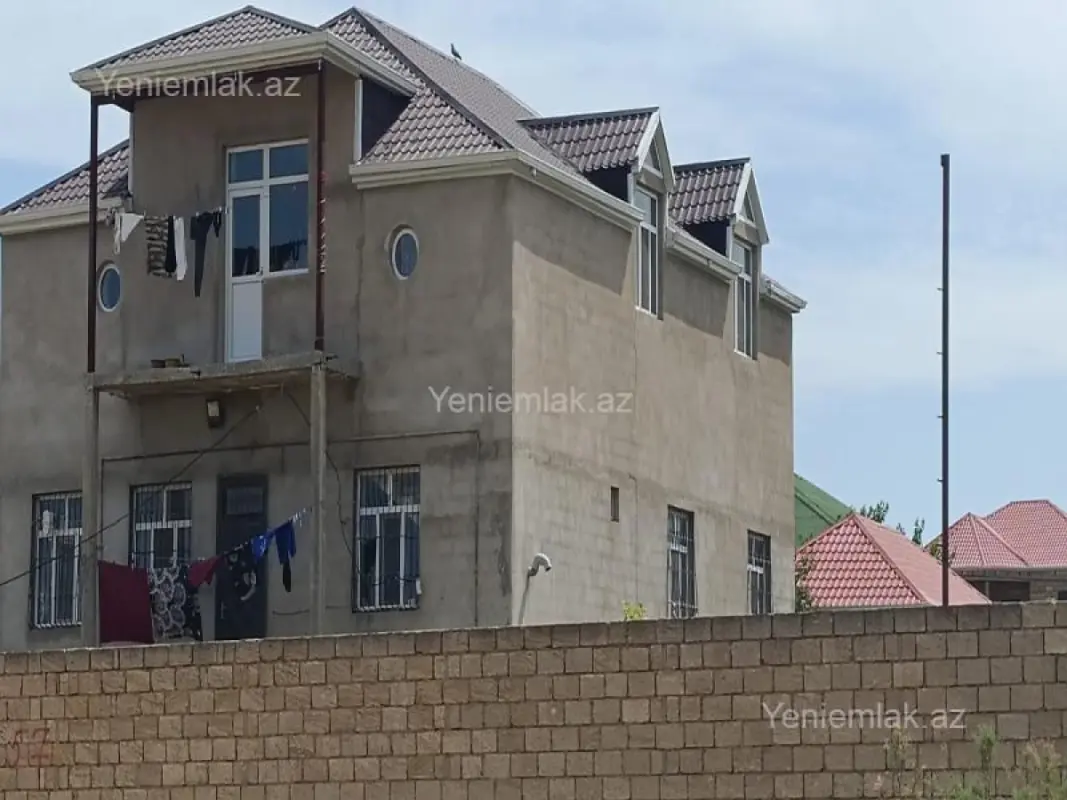 Satılır 7 otaqlı həyət evi 270 m²