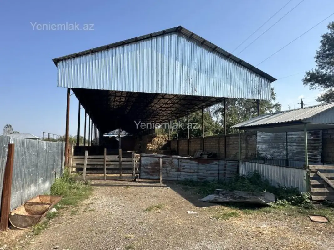 Satılır 10 otaqlı obyekt 1000 m²