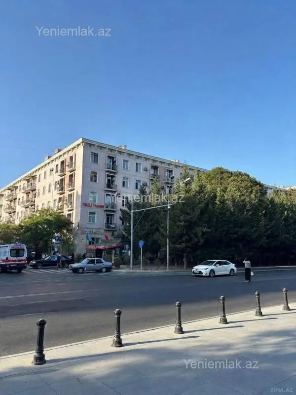 Satılır 4 otaqlı köhnə tikili 110 m²