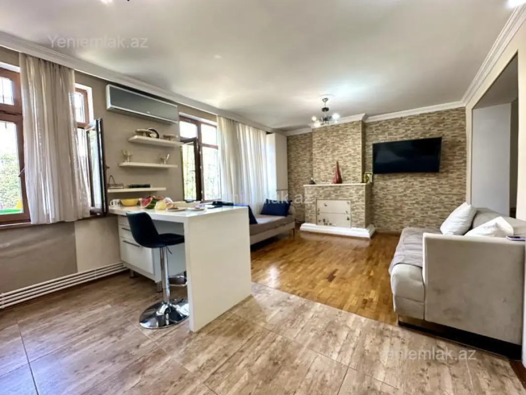 Satılır 4 otaqlı köhnə tikili 90 m²