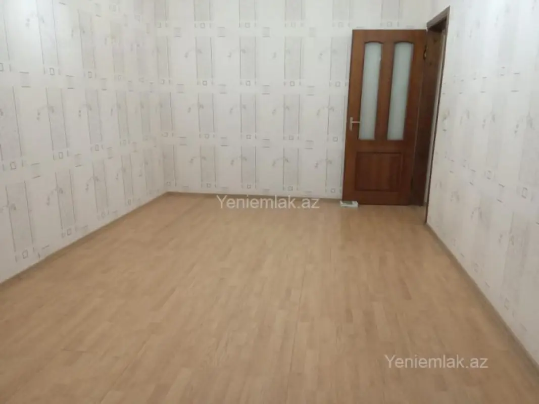 Satılır 4 otaqlı köhnə tikili 130 m²