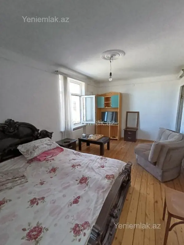 Satılır 1 otaqlı köhnə tikili 32 m²