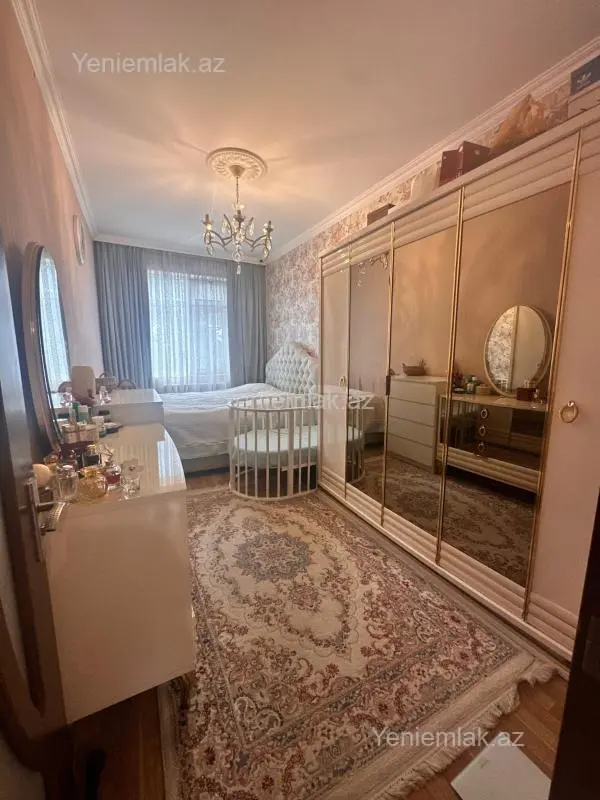 Satılır 2 otaqlı köhnə tikili 55 m²