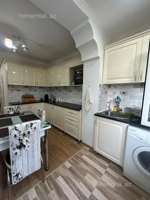 Satılır 3 otaqlı köhnə tikili 85 m²