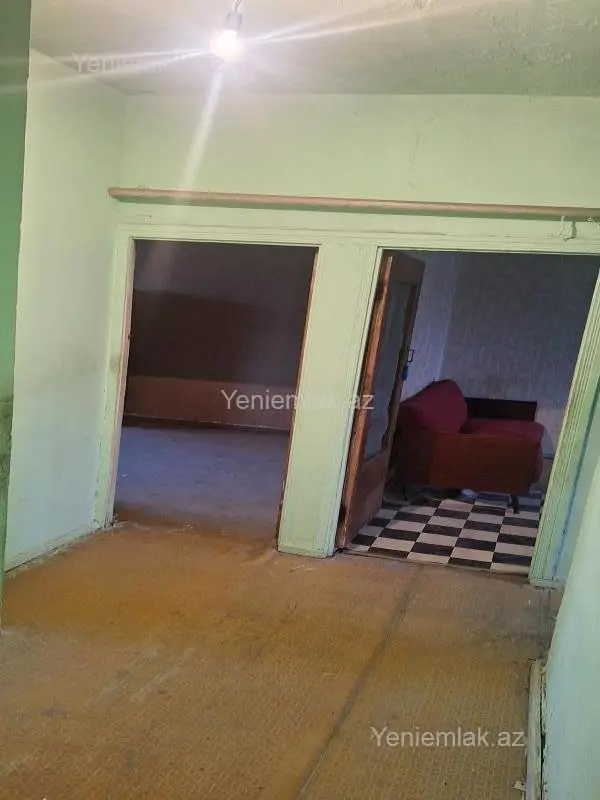 Satılır 4 otaqlı köhnə tikili 110 m²