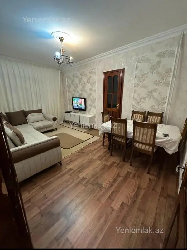 Satılır 2 otaqlı köhnə tikili 65 m²