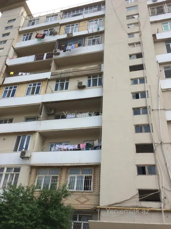 Satılır 4 otaqlı köhnə tikili 100 m²